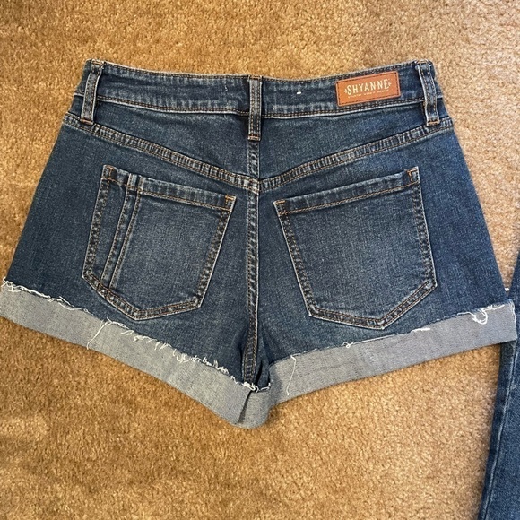 Shyanne Denim Shorts size 28 - Picture 3 of 3